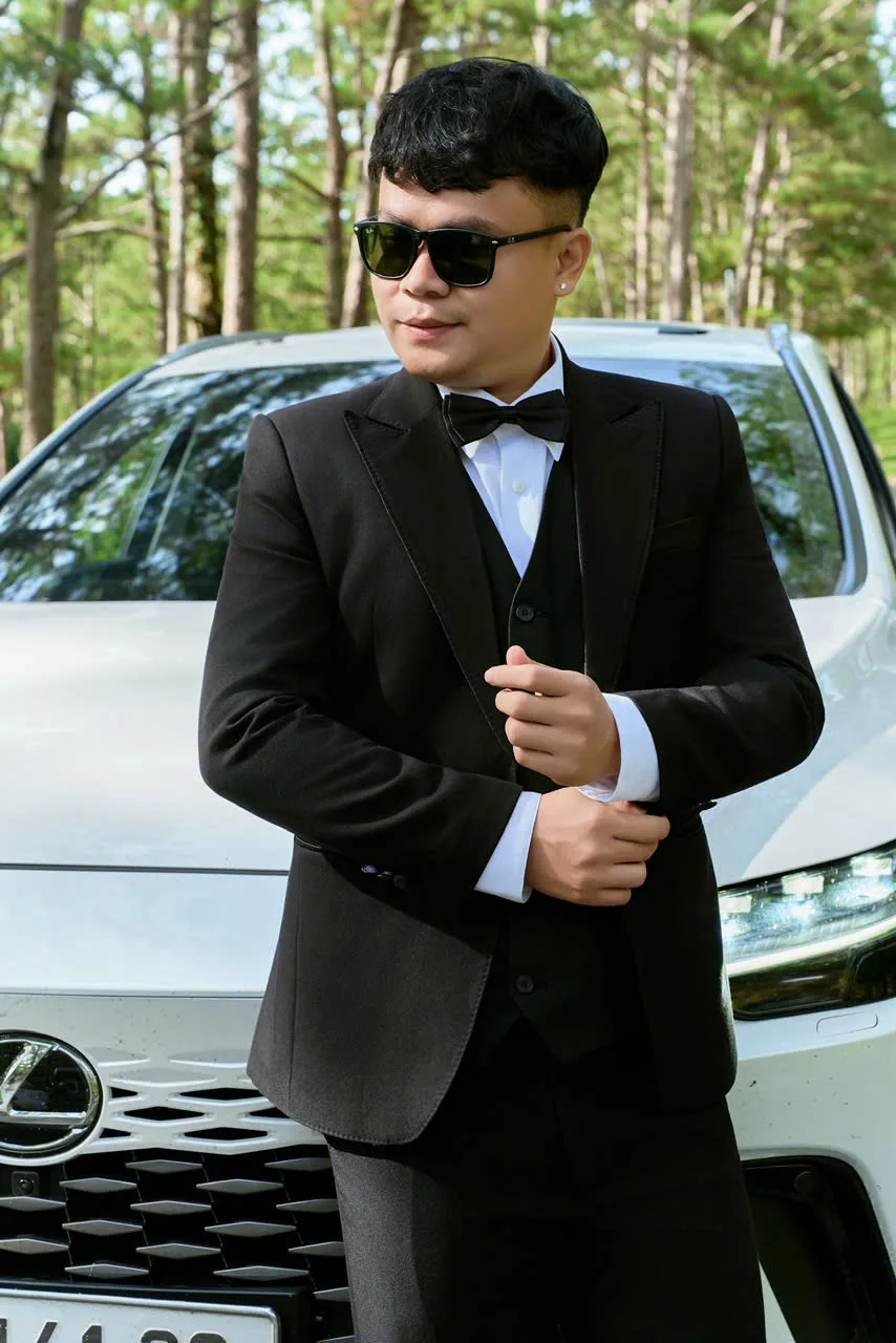 Chú rể Quang Chương