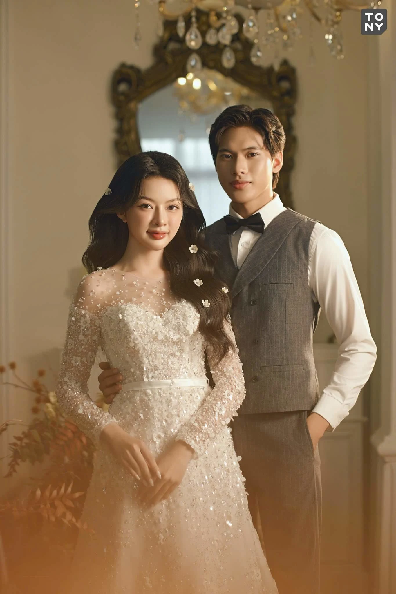 Khoảnh khắc cô dâu chú rể ngọt ngào