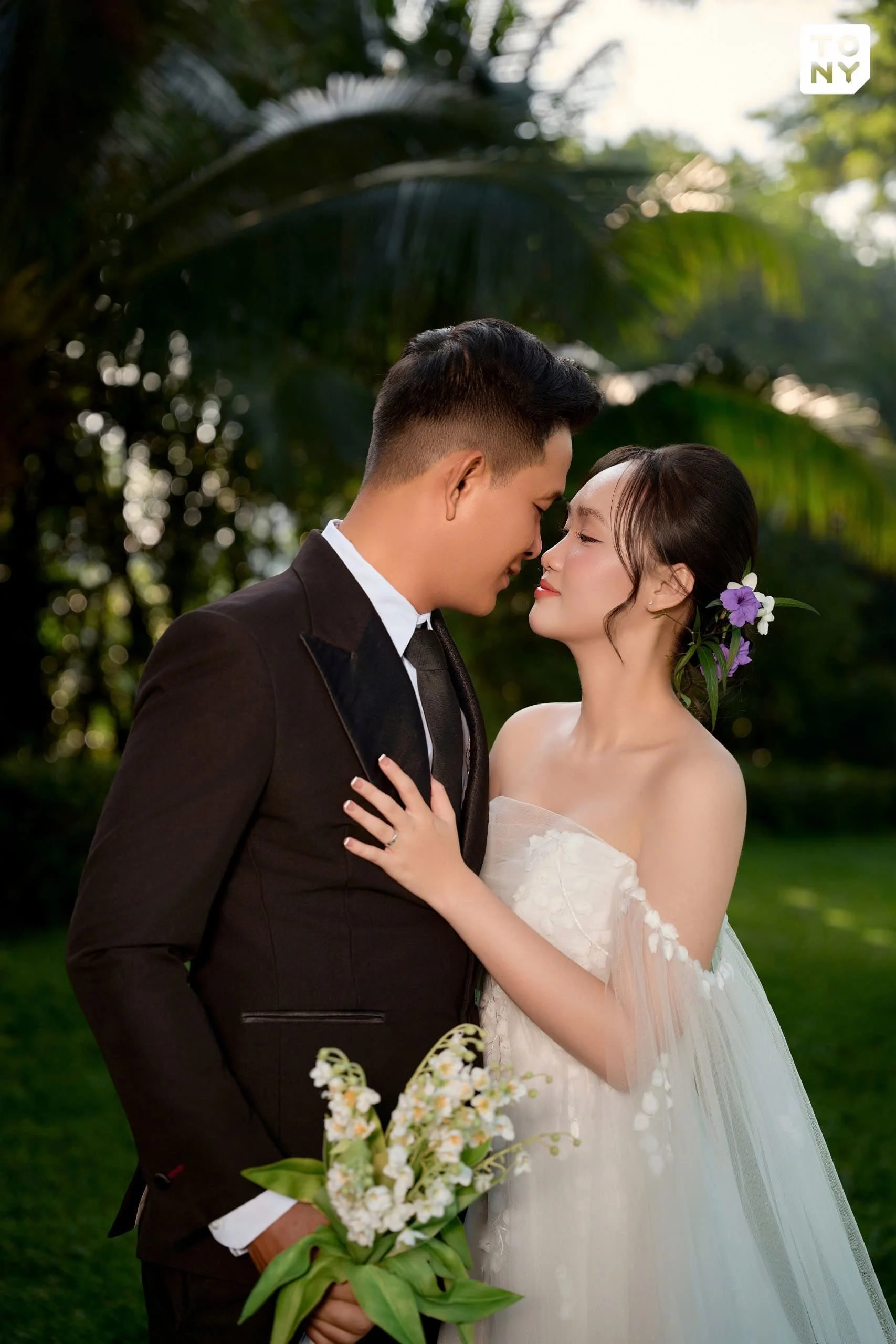 Khoảnh khắc cô dâu chú rể