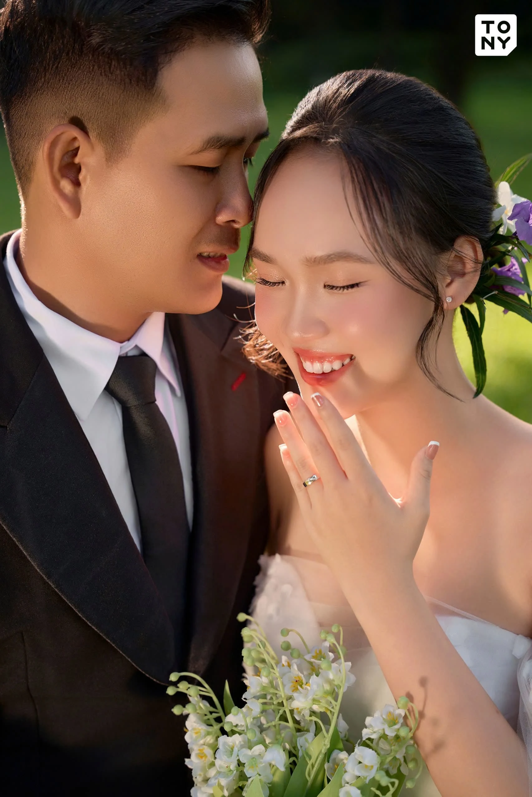 Khoảnh khắc cô dâu chú rể