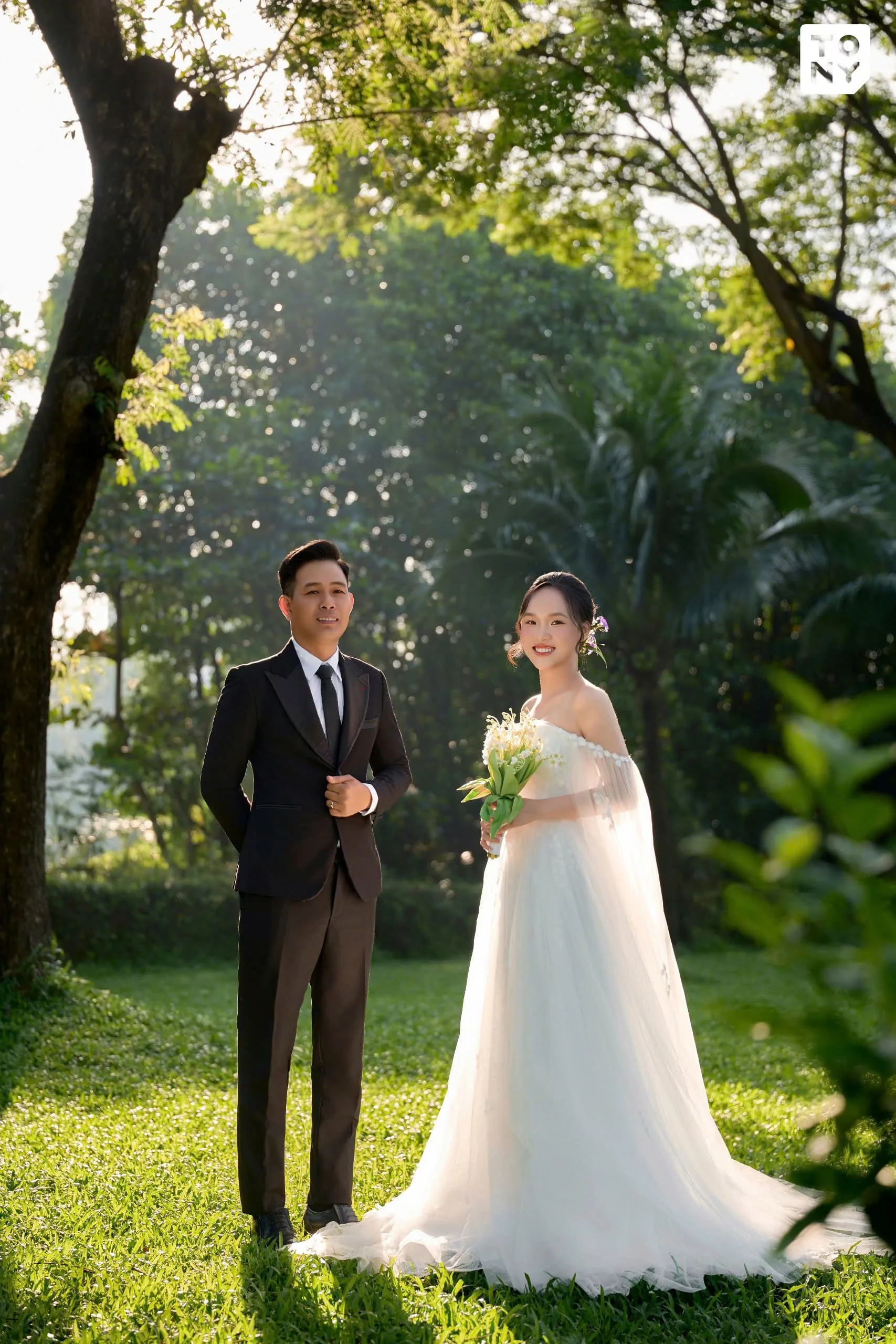 Khoảnh khắc ngọt ngào của cô dâu chú rể