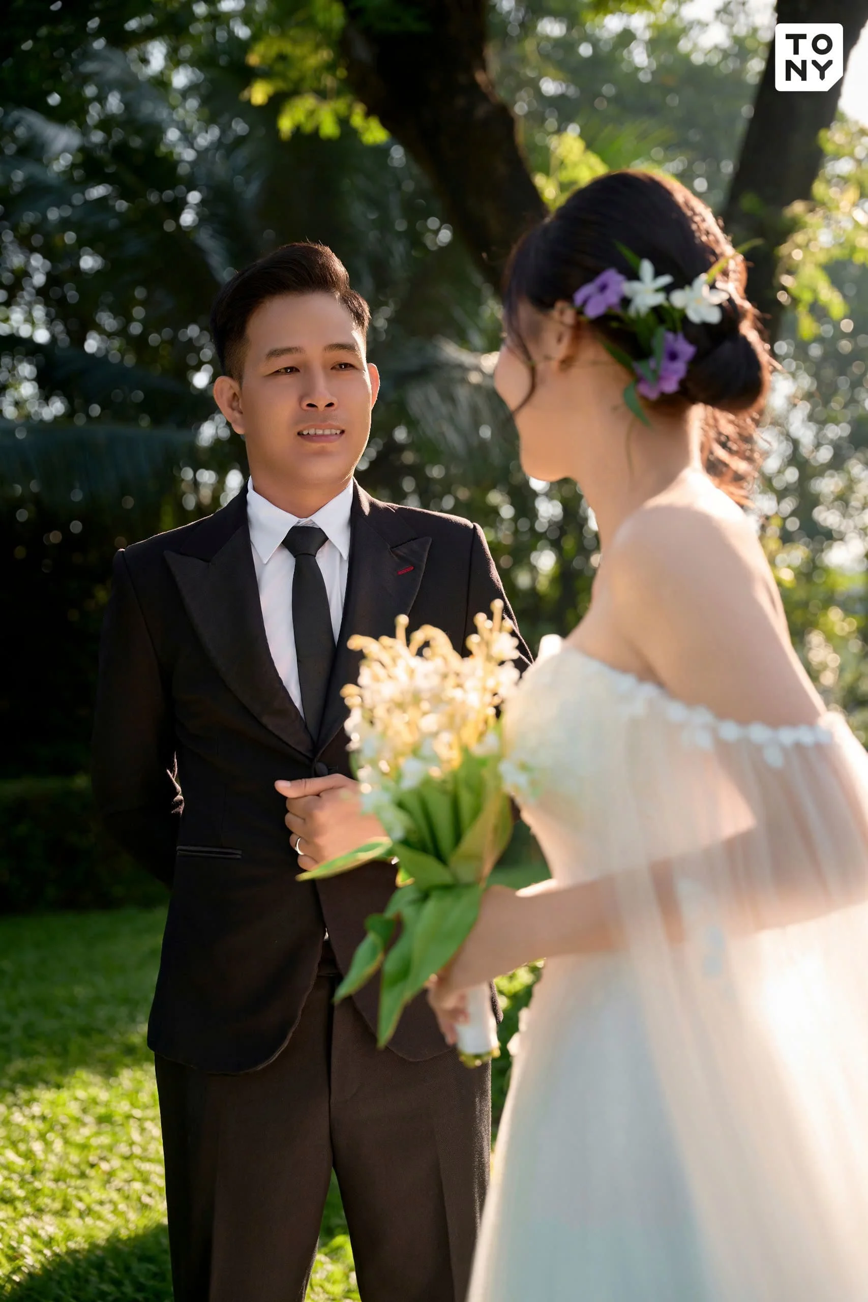 Khoảnh khắc cô dâu chú rể